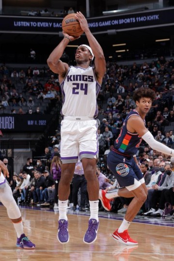 换帅首战遭76人二队逆转！国王失去最后一块遮羞布